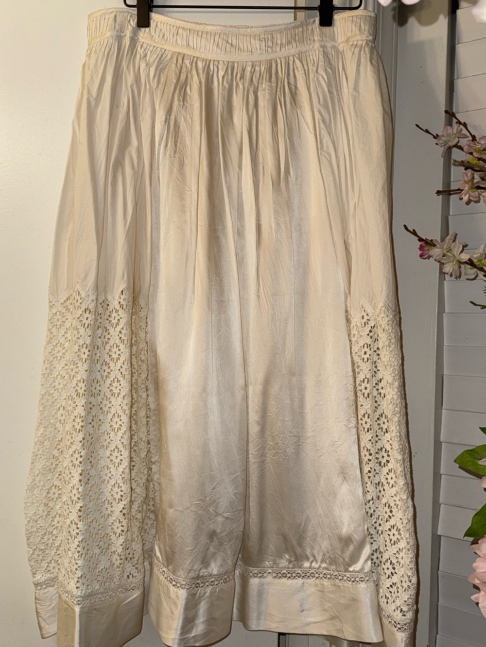 Banana Republic Cream Lace-Panel High-Low Skirt